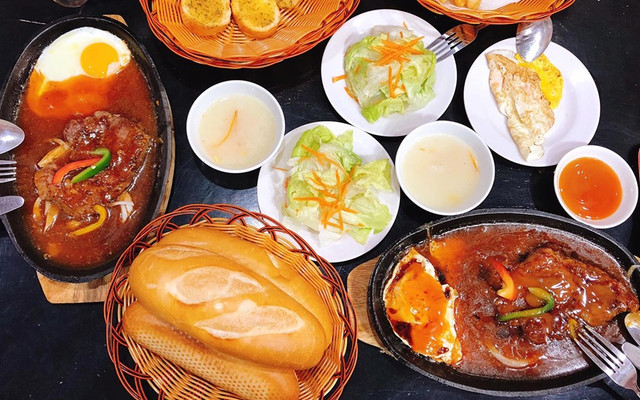Bò Bít Tết Medium Rare - Bò Úc, Cá Hồi & Gà