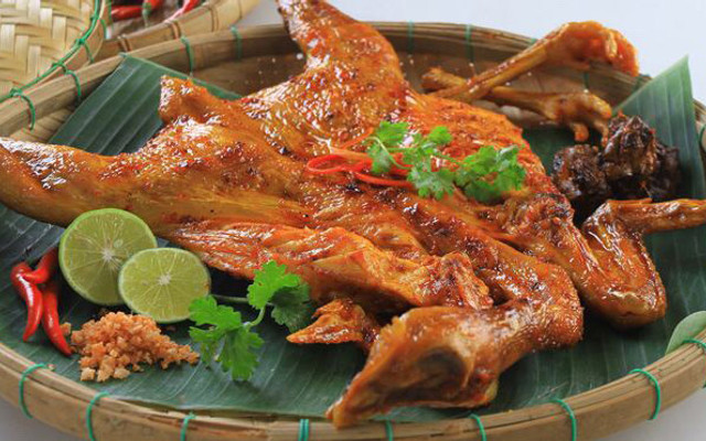 Quán Cổ Việt - Lẩu Gà Tiềm Ớt Hiểm