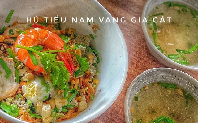 Gia Cát - Hủ Tiếu Nam Vang & Dừa Dầm Đà Lạt