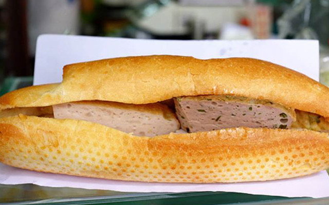 Bà Lưu - Bánh Mì Giò Chả, Xôi Nén & Bánh Dày Giò