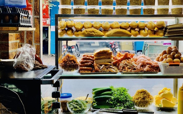 Bánh Mì Pate Tìn Tìn