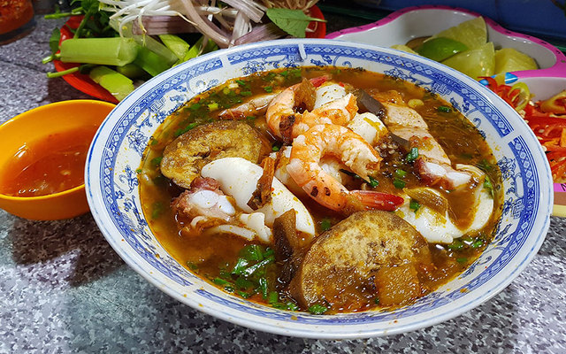 Cô Bông - Bún Mắm - Chợ Tân Định