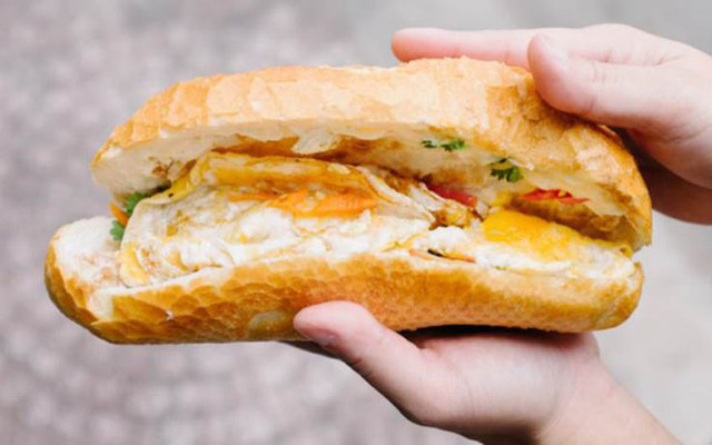 Tiệm Bánh Mì Ly Ly