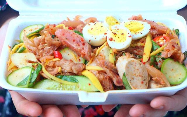 Bánh Ướt Nóng & Nem Tré Trộn