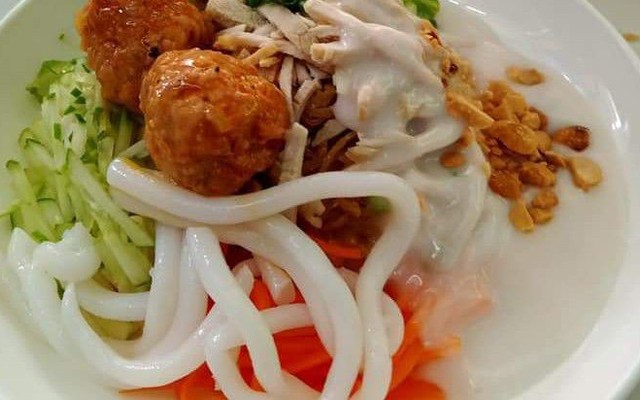 Trung - Bánh Tằm Bì, Há Cảo & Xôi Gà