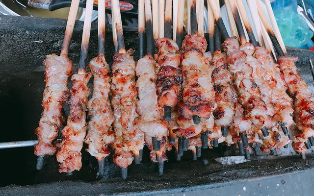 Bánh Mì Thịt Xiên Nướng - Hàng Kênh