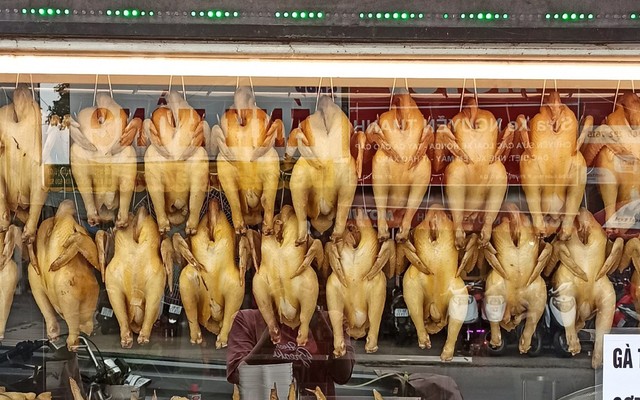 Út Viên - Cơm Gà Xối Mỡ