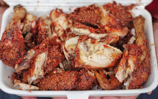 Út Quỳnh - Gà Nướng Muối Ớt - 420 Hương Lộ 2