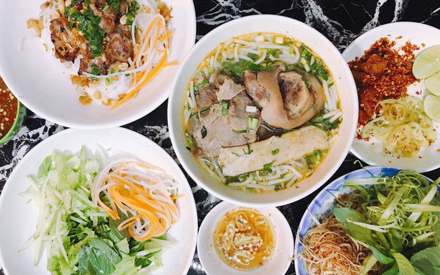 Chín - Bún Bò & Bún Thịt Nướng