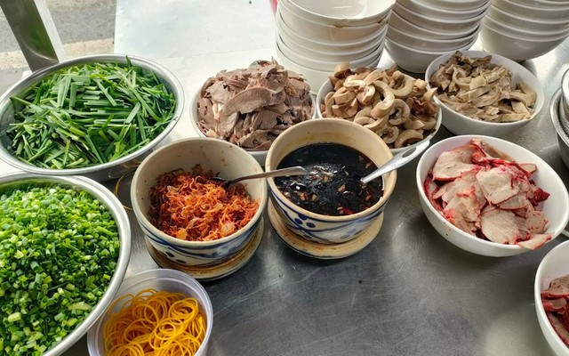 Mì Minh Ký - Hủ Tiếu Mì, Xá Xíu & Hoành Thánh