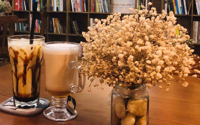 1x247 - Books & Coffee