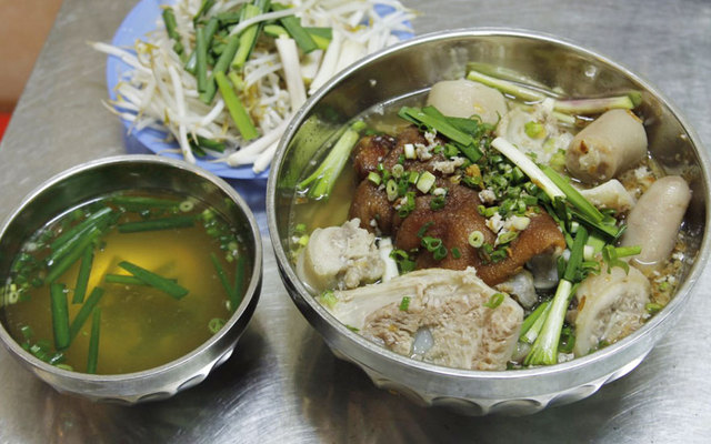 Cô Anh - Hủ Tiếu Mỹ Tho