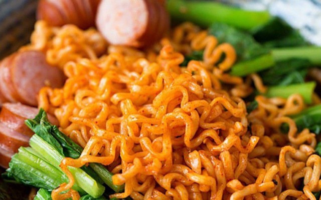 Burger Tàu Bay IFO & Mì Trộn Indonesia - Ngô Tất Tố