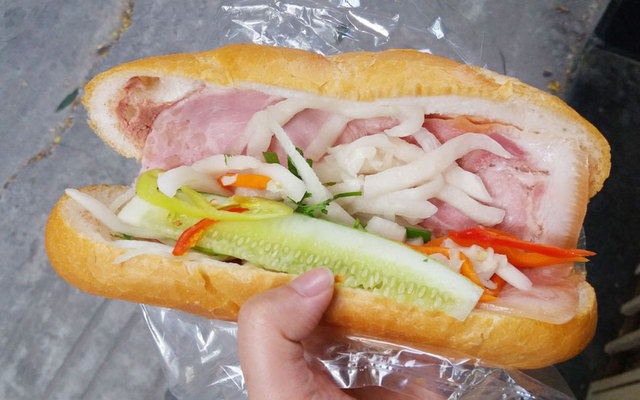 Phương Hello - Bánh Mì, Xôi Mặn & Nui Mì Xào Bò