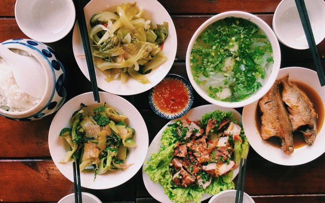 Bờ Kè Quán - Cơm Gia Đình