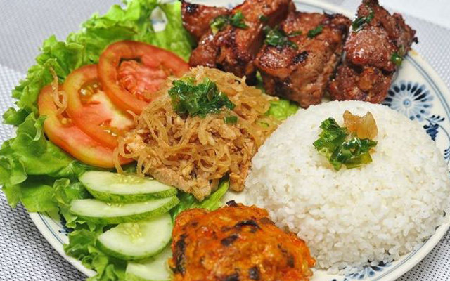 A Cô Tuyết - Cơm Sườn & Gà Sốt Cay Hàn Quốc