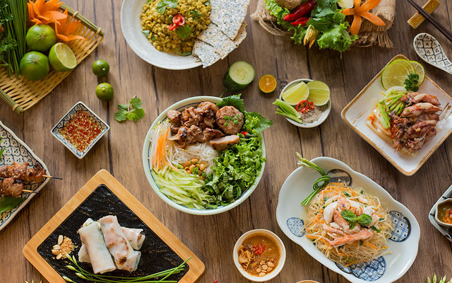 Trống Cơm Chảo Cá - Cơm Việt & Chả Cá Lã Vọng - Vạn Hạnh Mall
