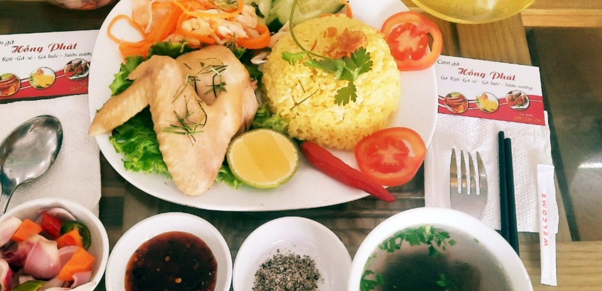 ĐIỂM ĐẾN YÊU THÍCH TẠI PHÚ NHUẬN VỚI CƠM GÀ PHONG CÁCH HỒNG KÔNG CHUẨN VỊ