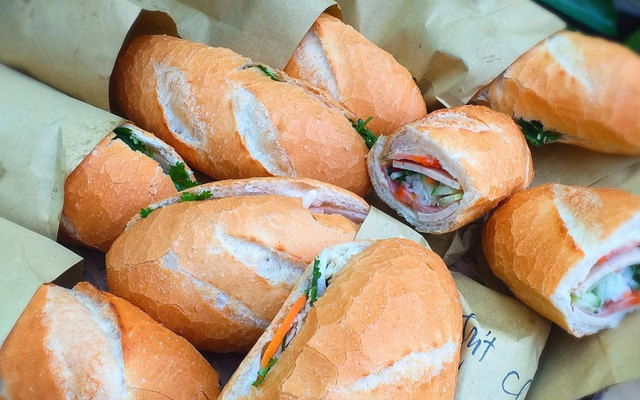 Lala - Bánh Mì, Coffee & Hobby