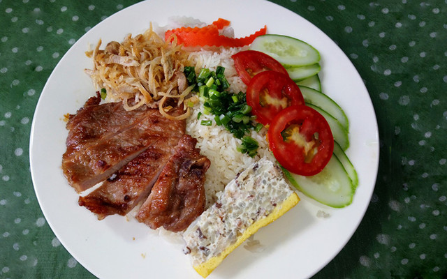 Tom - Cơm Tấm & Cơm Gà Xối Mỡ