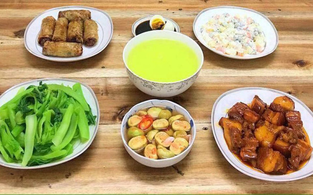 Vũ Thu Hằng - Korea Food & Cơm Gà - Tập Thể Trại Găng - Shop Online