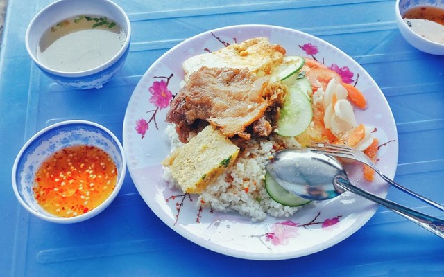 Chú Sáu - Cơm Tấm & Bò Lá Lốt