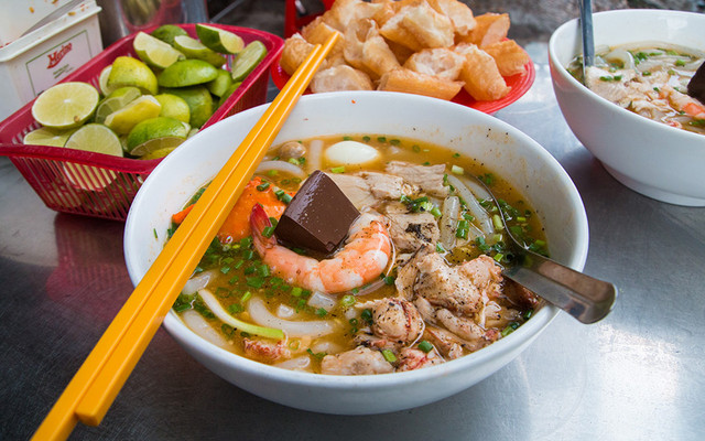 Bánh Canh Cua Chả Mực 232