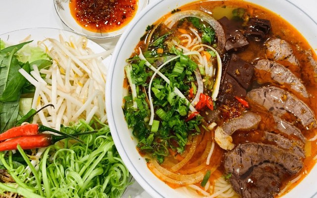 Chè Các Món & Bún Bò Huế - Lương Định Của