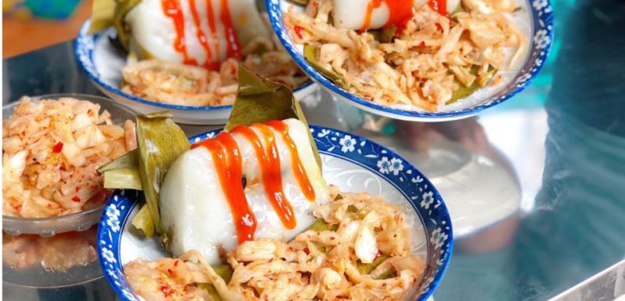 BÁNH GIÒ CÔ TẤM BẠCH ĐẰNG THƠM NÓNG ĐƯỢC GÓI CẨN THẬN