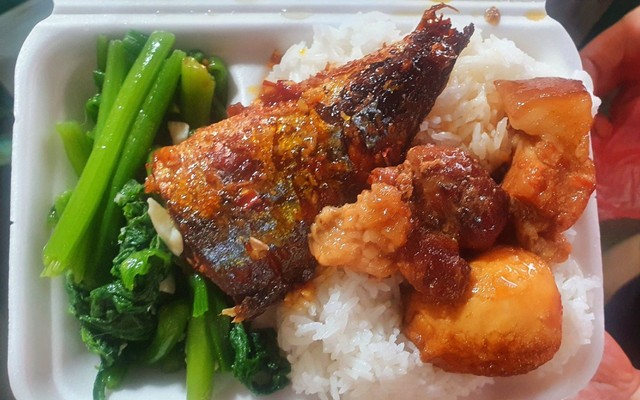 Sáng Hòa - Cơm Xe Tải & Cá Kho Tộ