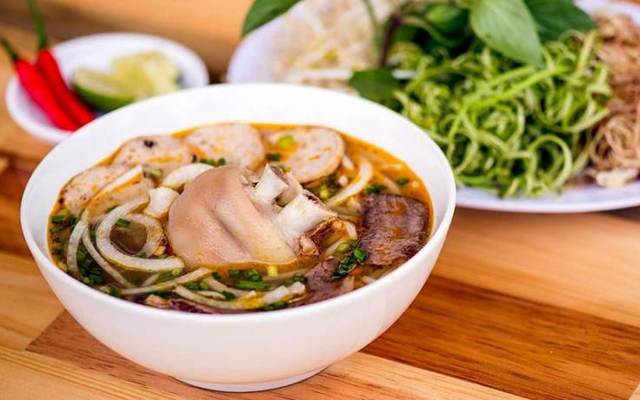 O Nga - Bún Bò Huế & Nem Lụi - Chùa Láng