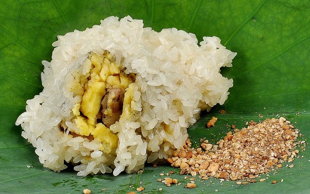 Bánh Khúc Chính Hiệu Cô Lan - Cầu Gỗ