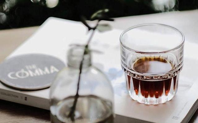 The Comma Coffee - Hoa Mai