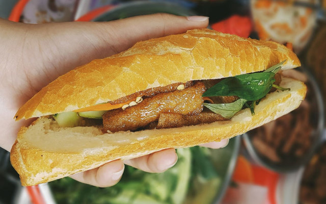 Khánh Dung - Bánh Mì Chả Cá Thu - 157 Bùi Hữu Nghĩa
