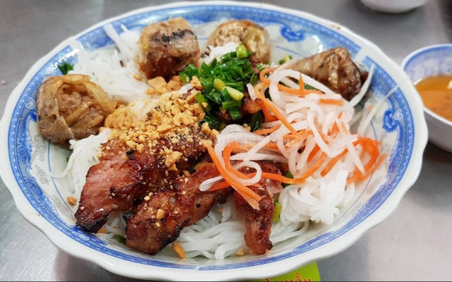 Bún Thịt Nướng Cô Tám