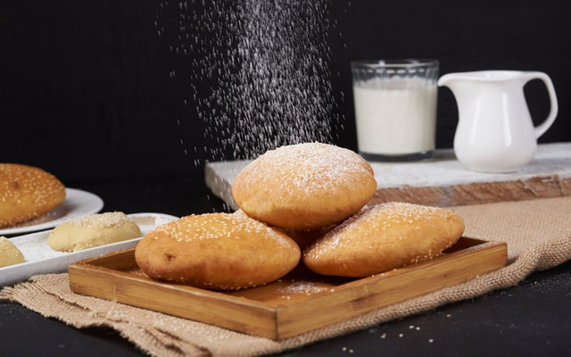 Bánh Tiêu Chùa Ông - Kha Vạn Cân