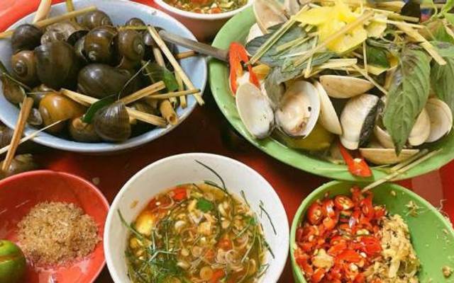 Ốc, Ngao & Hải Sản Gia Đình - Trương Định