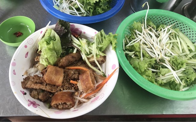 Bún Thịt Nướng Lâm