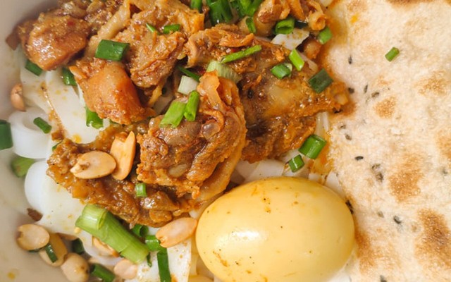 Vân - Mì Quảng Gà - Hoàng Diệu