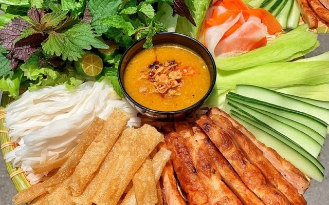 Nem Nướng Bà Duyên - Tai Heo & Thịt Luộc Cuốn Bánh Tráng