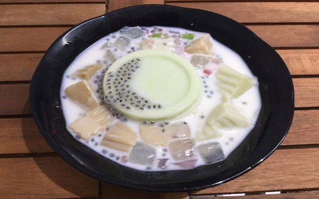 Chè Bát Phố Cổ