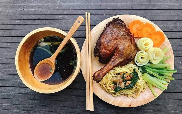 Cô Chín - Mì Vịt Tiềm, Mì Xá Xíu & Sủi Cảo