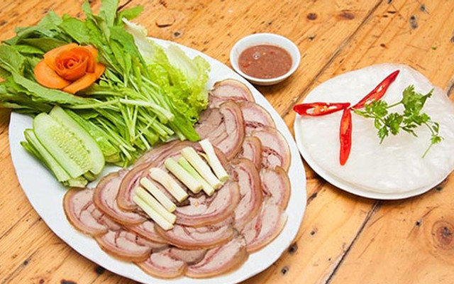 Bà Hoa - Bê Thui Nóng Đất Quảng