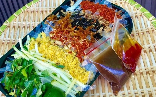 Út Lan - Bánh Tráng Trộn & Ăn Vặt Sài Gòn