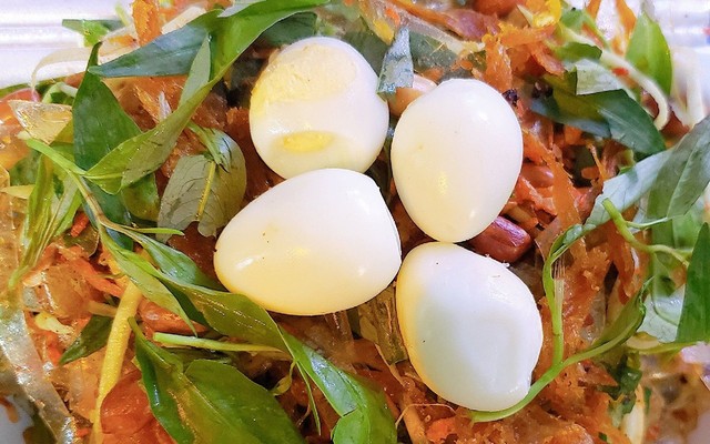 Bánh Tráng Trộn Cô Dư - Nguyễn Trung Ngạn