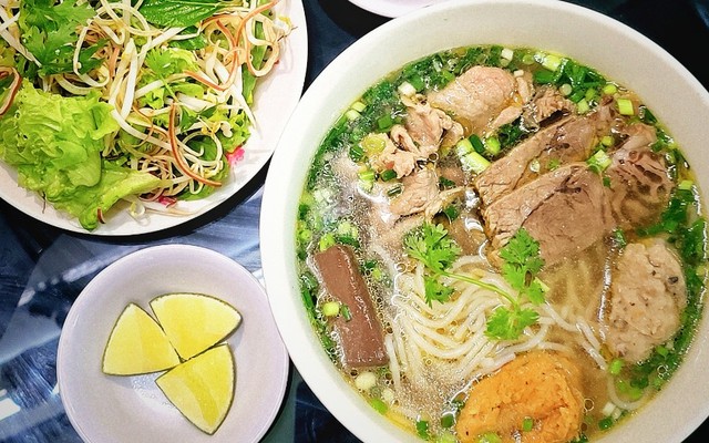 Bún Huế & Bún Chả Cua Giò Heo - Dương Quang Đông