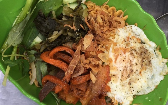 Bánh Mì, Phá Lấu & Xá Xíu