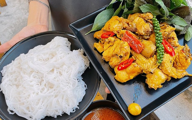 Gà Tiềm Ớt Hiểm Nhà Đôi - Võ Thị Sáu