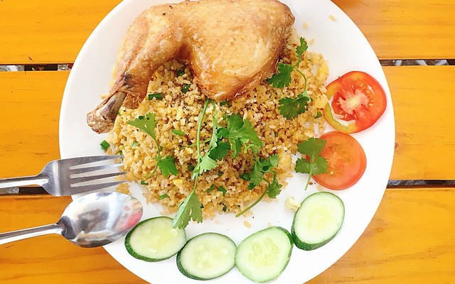Anh Nhân Quán - Cơm Gà Xối Mỡ