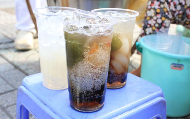 Cô Đáng - Chè Sương Sâm Dừa Nước